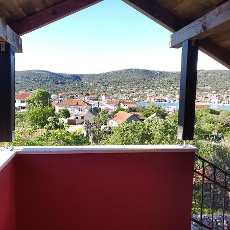 Guest House Maslina Vinisce ภายนอก รูปภาพ