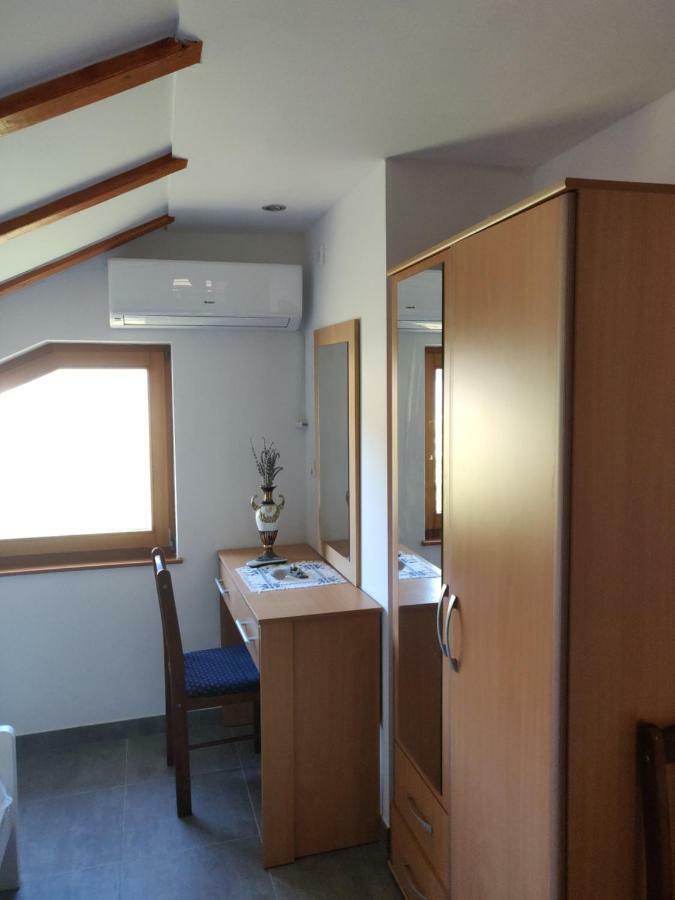 Guest House Maslina Vinisce ภายนอก รูปภาพ