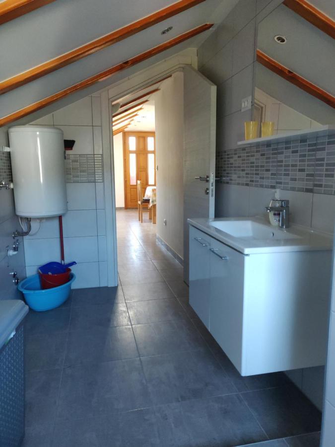 Guest House Maslina Vinisce ภายนอก รูปภาพ